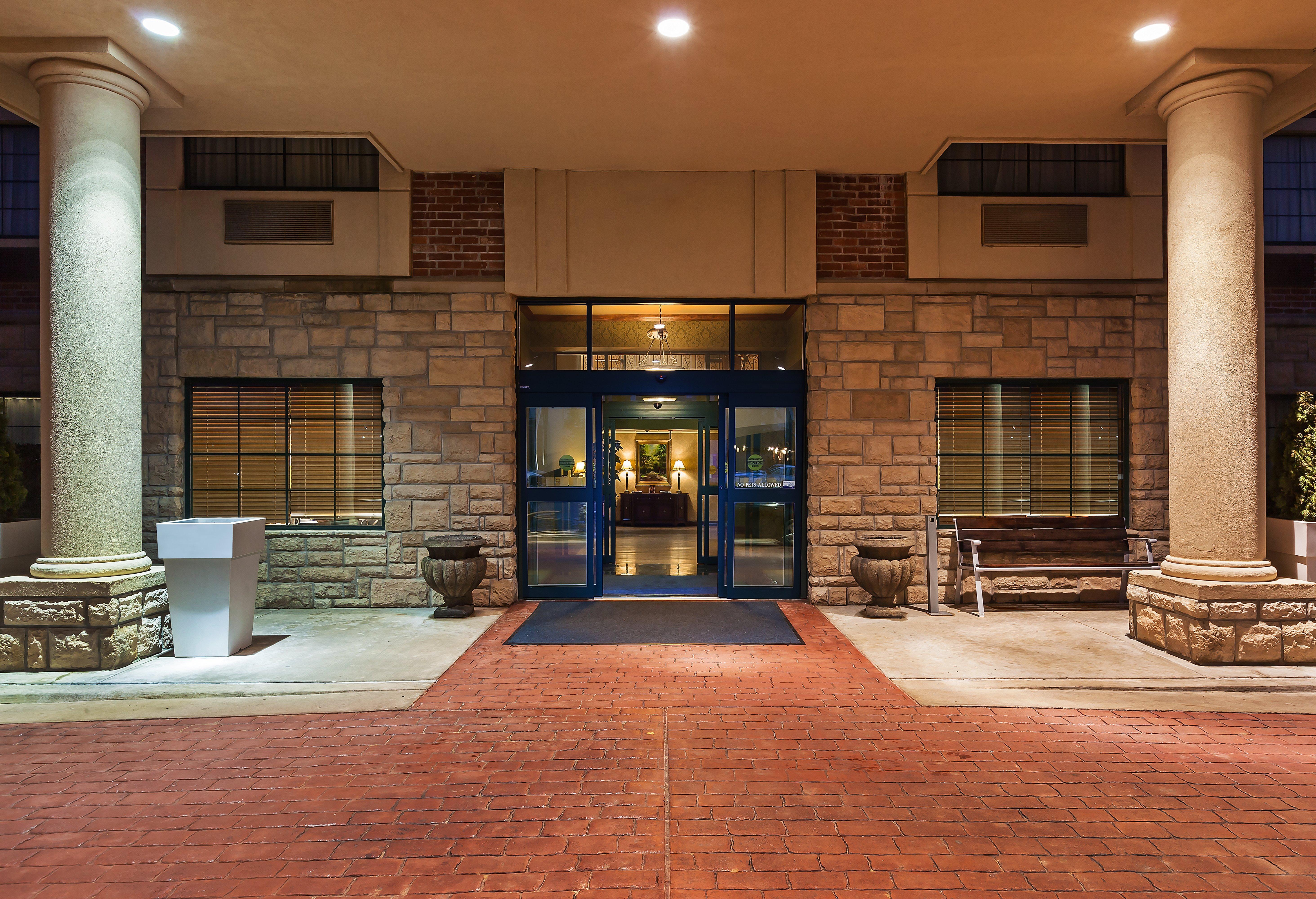 Holiday Inn Express & Suites Tulsa S Broken Arrow Hwy 51 By Ihg Екстериор снимка