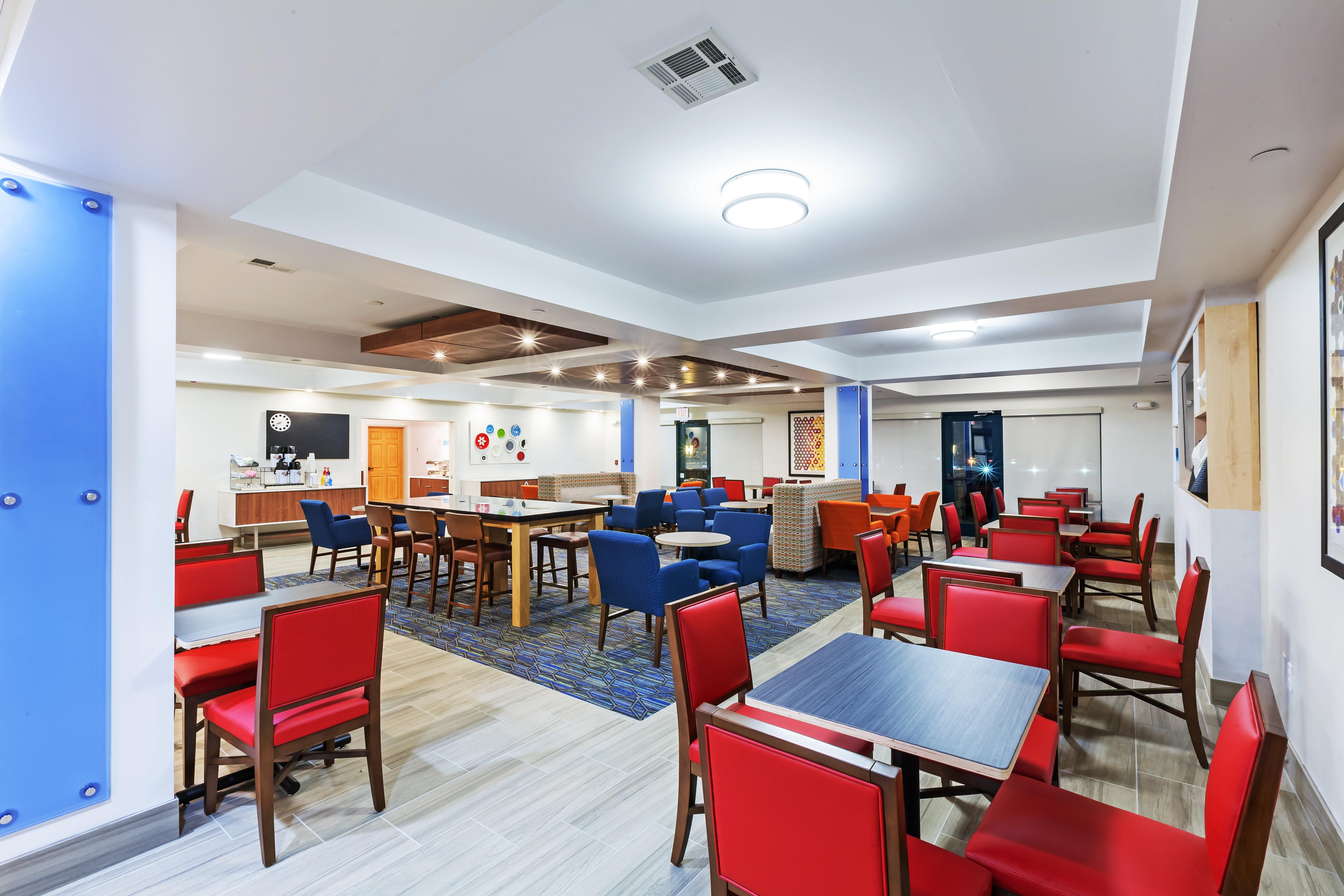 Holiday Inn Express & Suites Tulsa S Broken Arrow Hwy 51 By Ihg Екстериор снимка