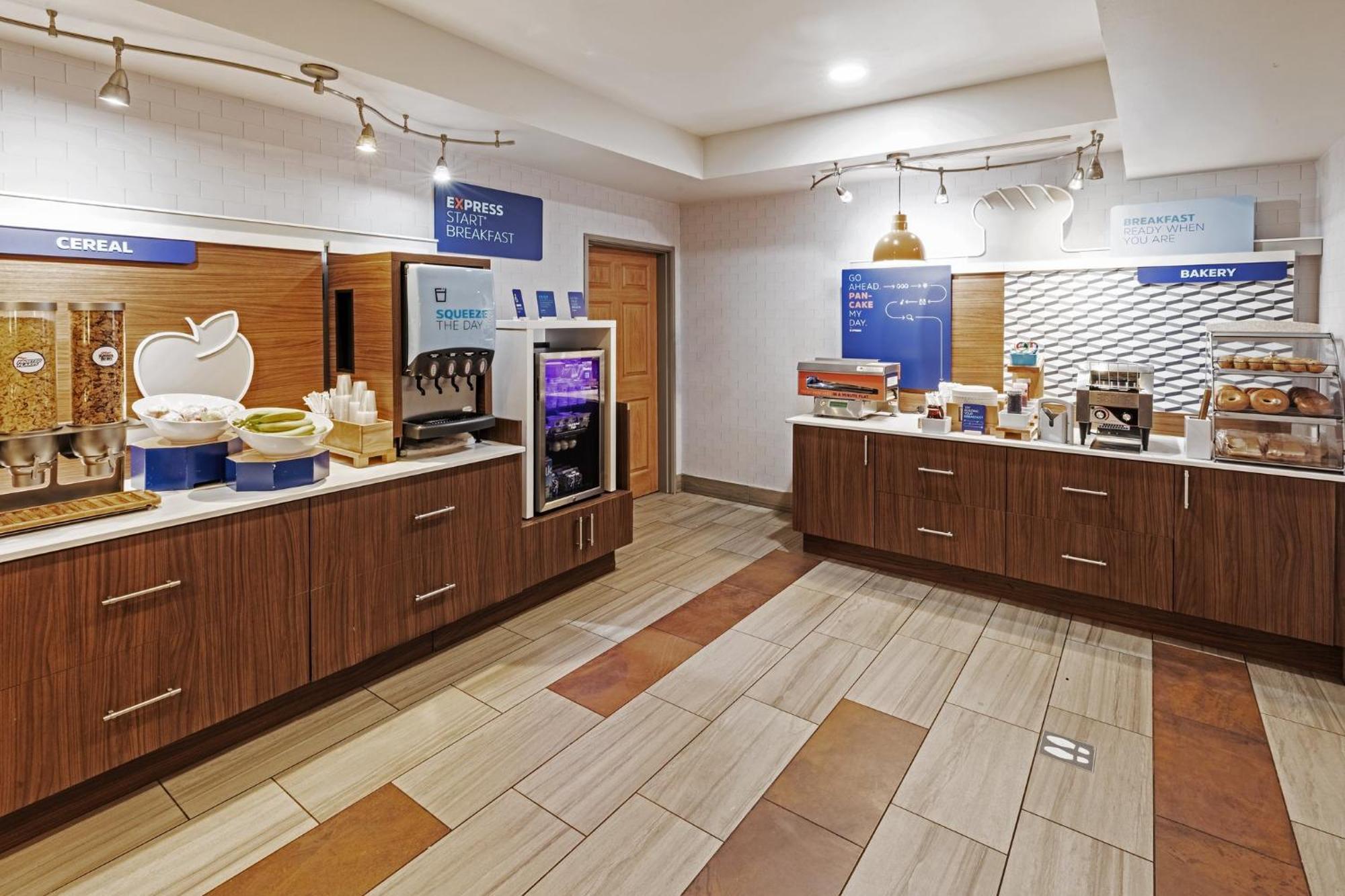 Holiday Inn Express & Suites Tulsa S Broken Arrow Hwy 51 By Ihg Екстериор снимка