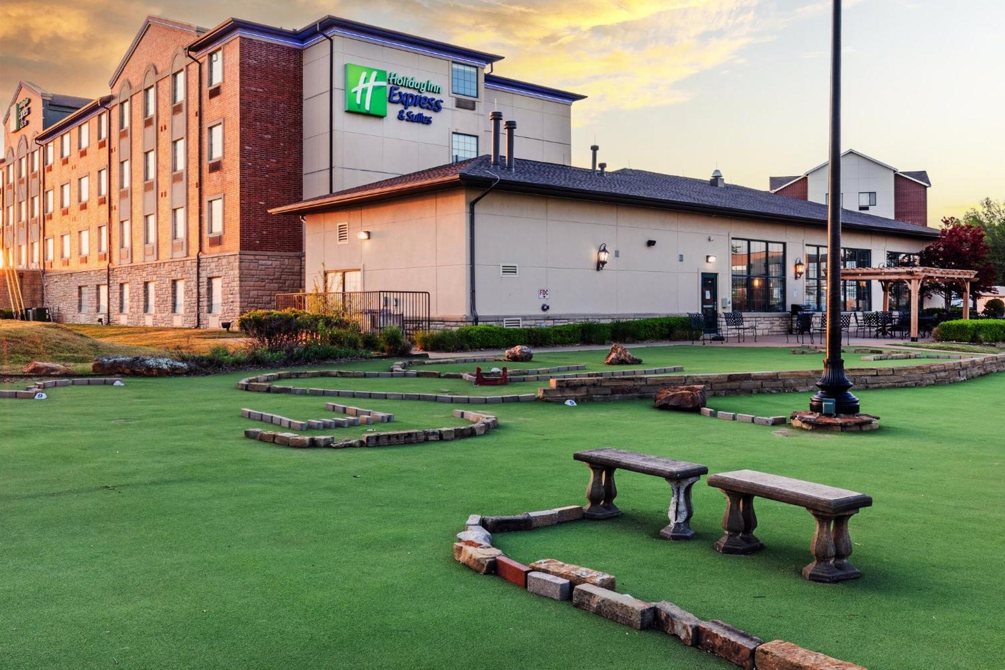 Holiday Inn Express & Suites Tulsa S Broken Arrow Hwy 51 By Ihg Екстериор снимка
