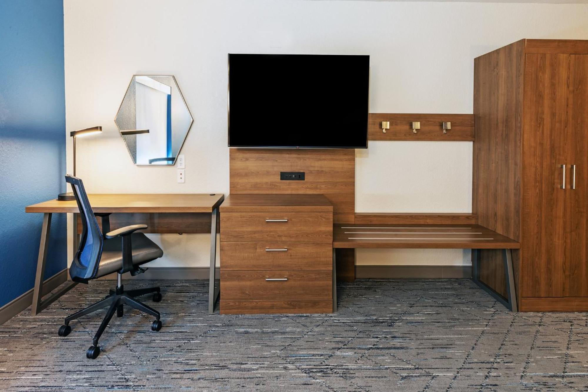 Holiday Inn Express & Suites Tulsa S Broken Arrow Hwy 51 By Ihg Екстериор снимка