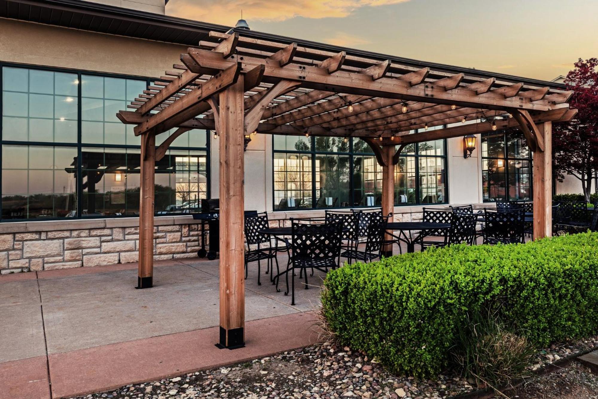 Holiday Inn Express & Suites Tulsa S Broken Arrow Hwy 51 By Ihg Екстериор снимка