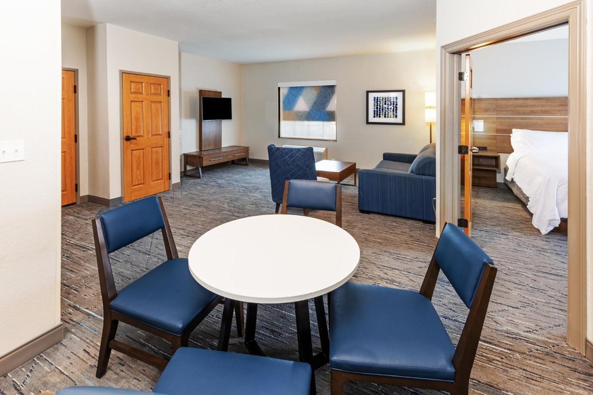 Holiday Inn Express & Suites Tulsa S Broken Arrow Hwy 51 By Ihg Екстериор снимка