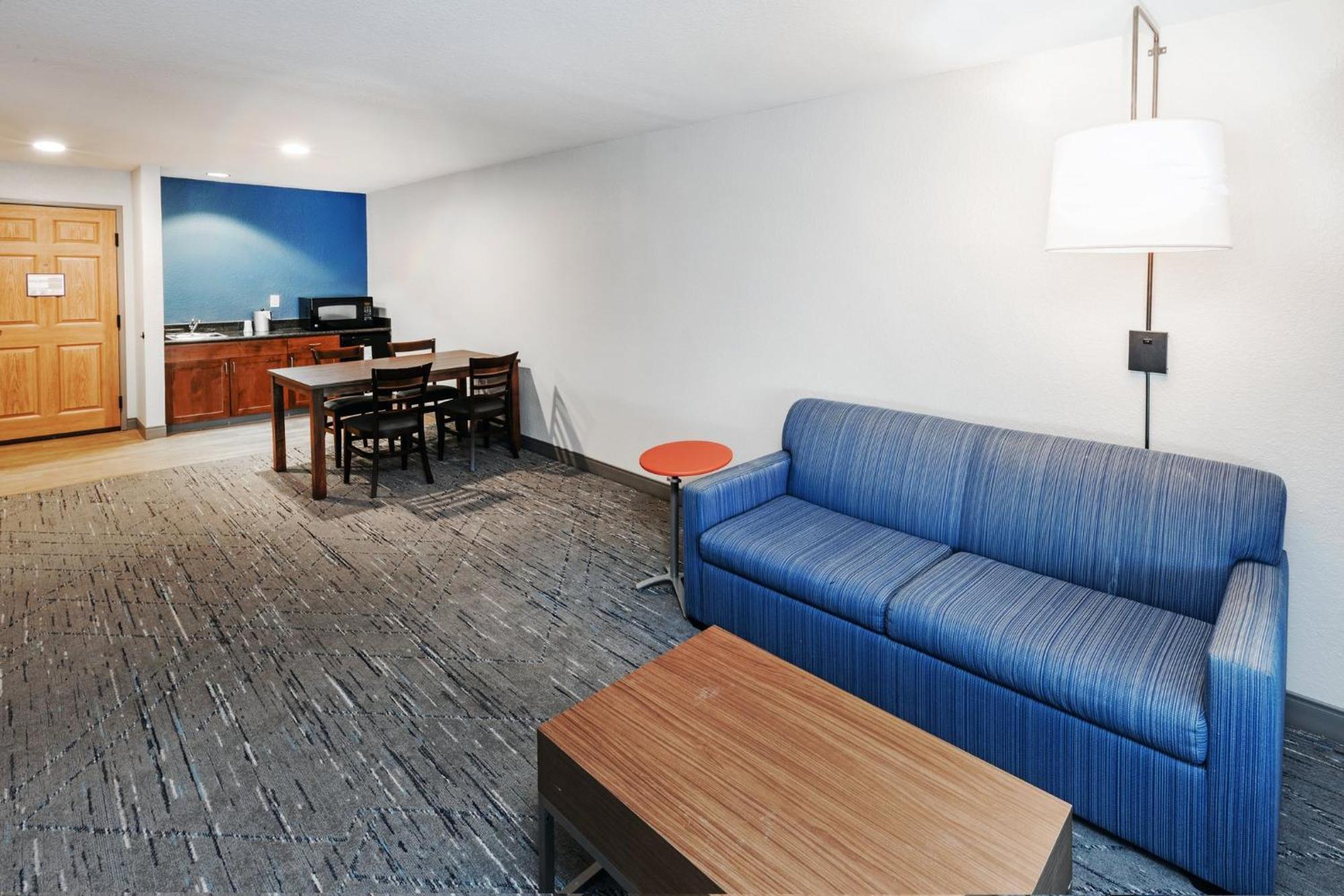 Holiday Inn Express & Suites Tulsa S Broken Arrow Hwy 51 By Ihg Екстериор снимка