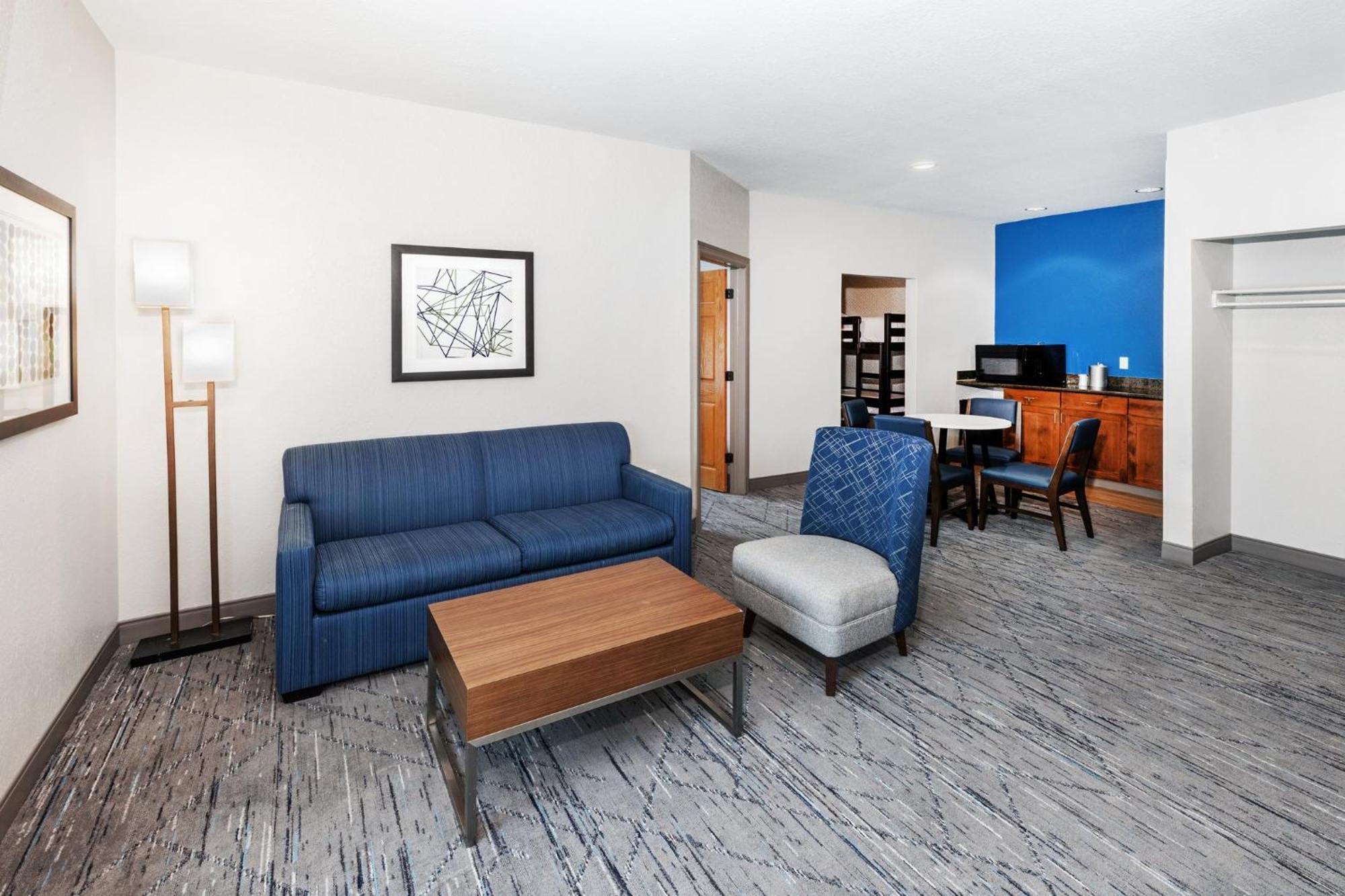 Holiday Inn Express & Suites Tulsa S Broken Arrow Hwy 51 By Ihg Екстериор снимка