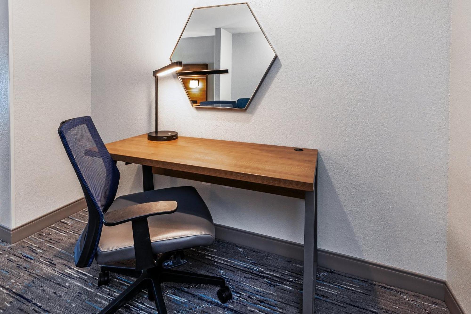Holiday Inn Express & Suites Tulsa S Broken Arrow Hwy 51 By Ihg Екстериор снимка