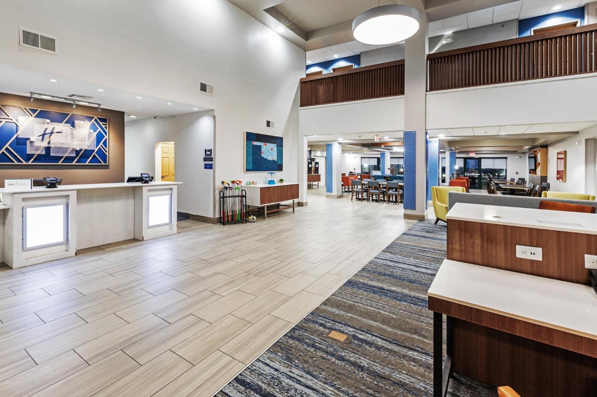 Holiday Inn Express & Suites Tulsa S Broken Arrow Hwy 51 By Ihg Екстериор снимка